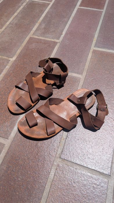 Sandálias couro castanho