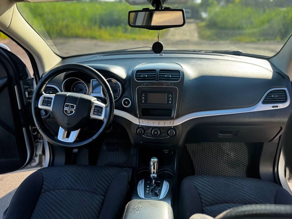 Продаж авто Dodge Journeu