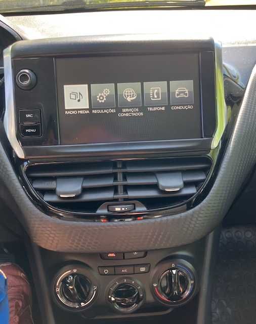 Vendo Peugeot 208 (ano 2016), em ótimo estado.