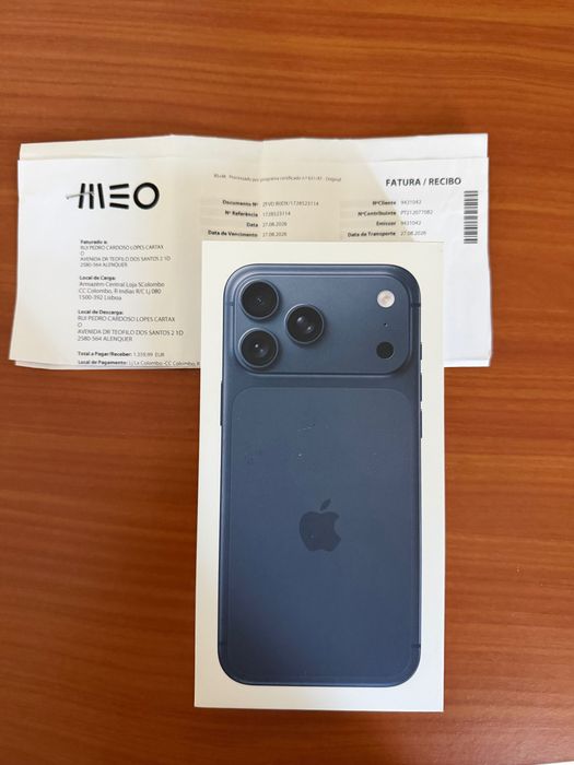 iPhone 17 Pro Max com fatura (28.8.2026) e garantia