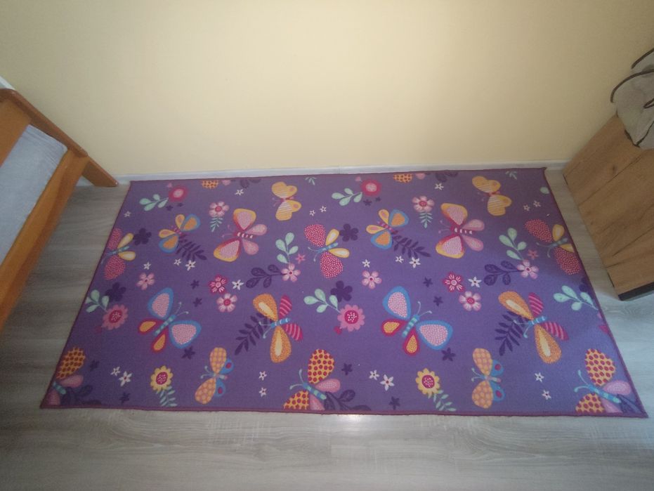 Dywan dziecięcy fioletowy w Motylki 100x200