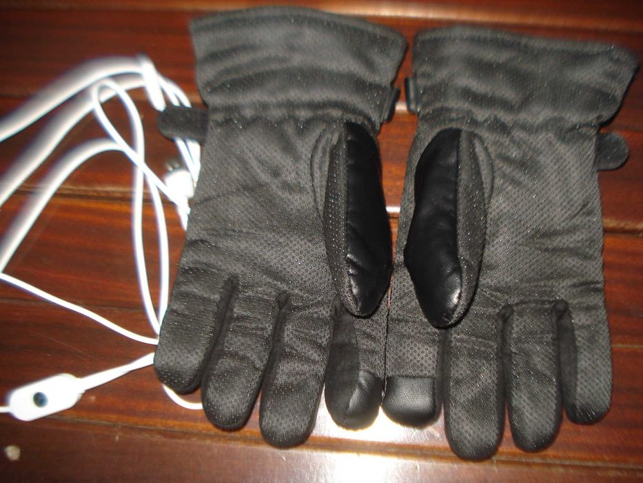 dois pares de luvas aquecidas para moto