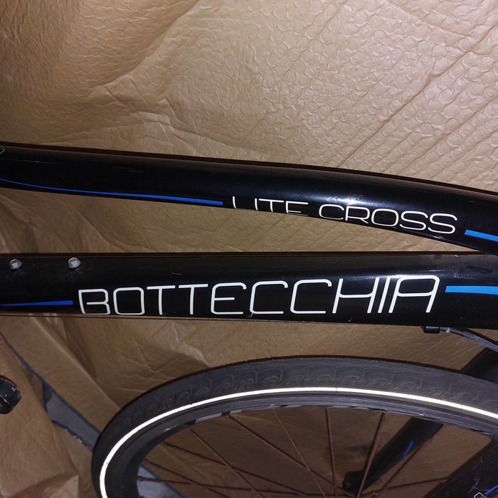 Bicicleta de marca reconhecida,  usada