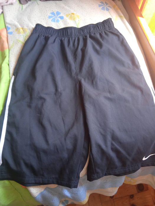 Calções da nike pretos tm 14/16 Anos.