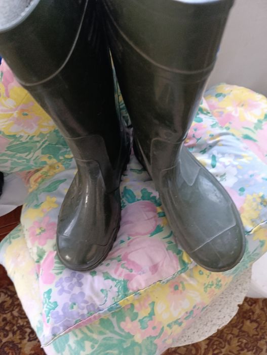 Продам сапоги резинові