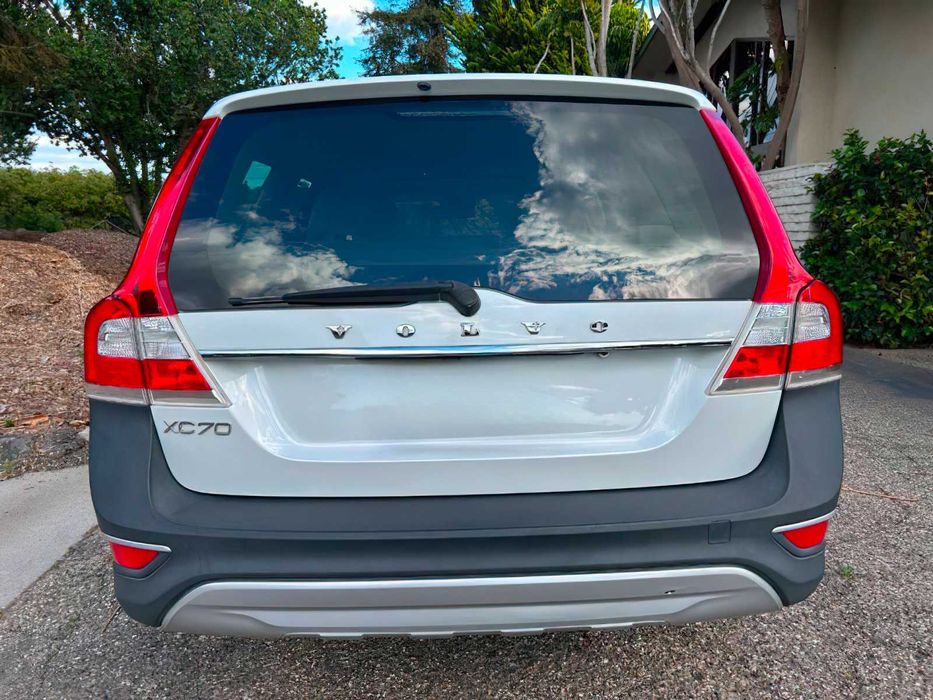 Volvo XC70      2014