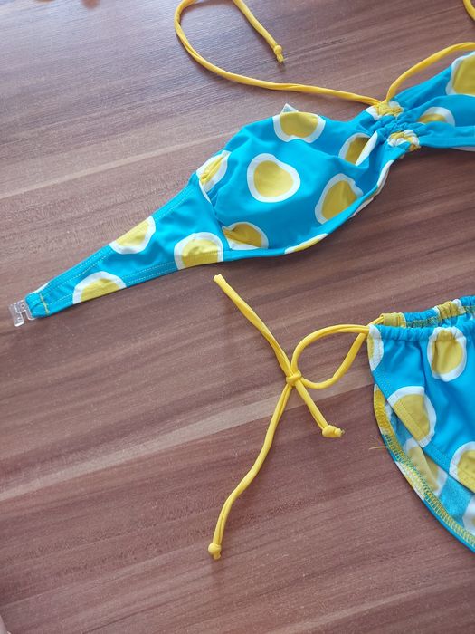 Bikini bolas amarelas