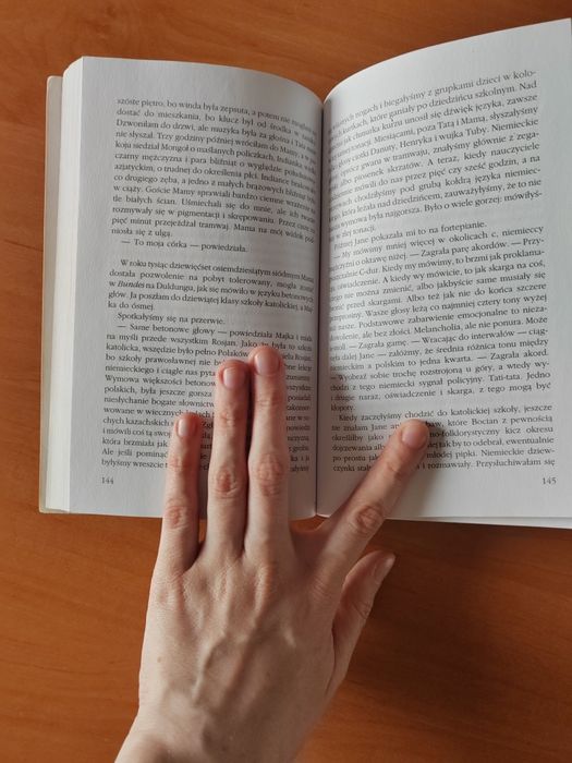 Kawiarnia Saratoga - Malin Schwerdtfeger | Seria Spojrzenia PIW | Chał