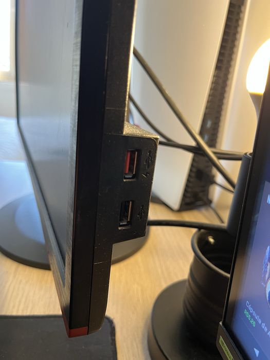 monitor AOC (1 ms / 144hz)