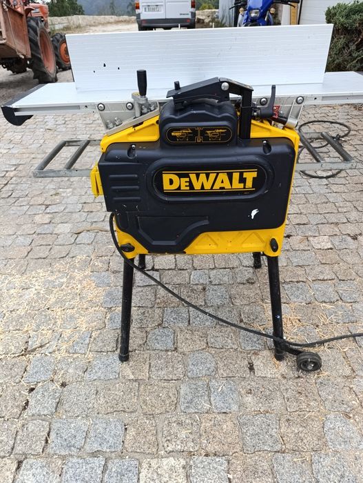 Plaina de mesa DeWalt