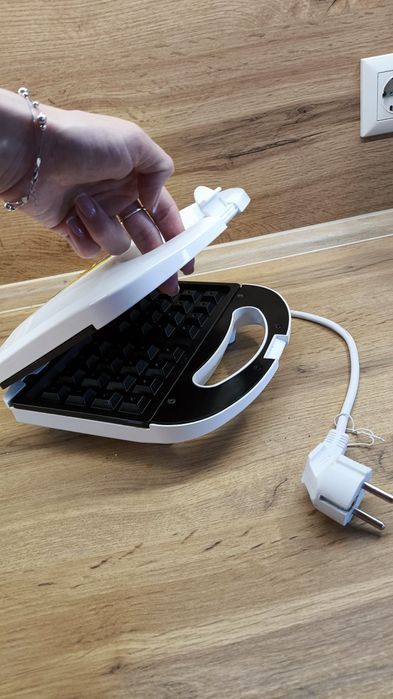 Вафельниця ROTEX