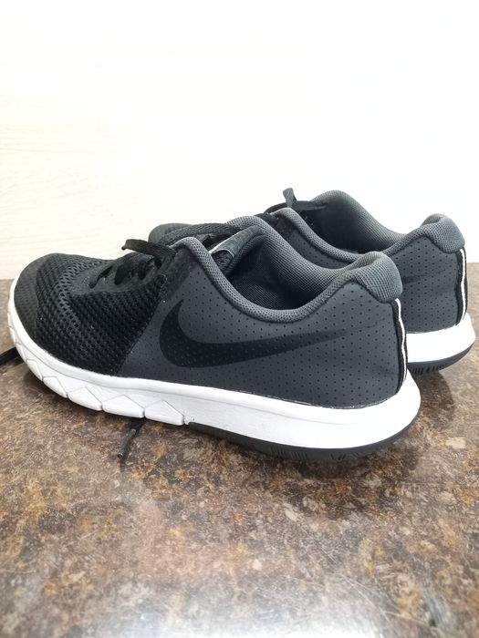 Кросівки NIKE 37,5розмір