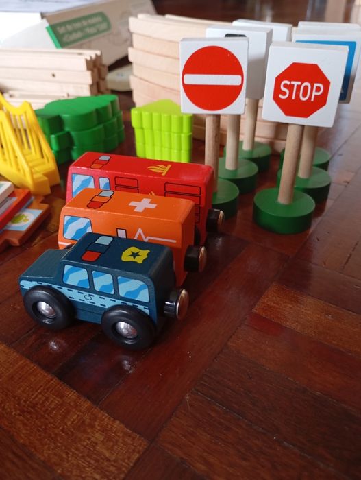 Vendo set playtive , pista cidade
