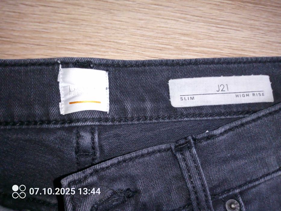 Damskie jeansy z lampasami m-ki Hugo Boss roz. S