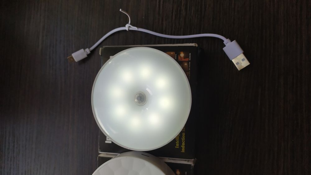 Светильник с датчиком,ночник