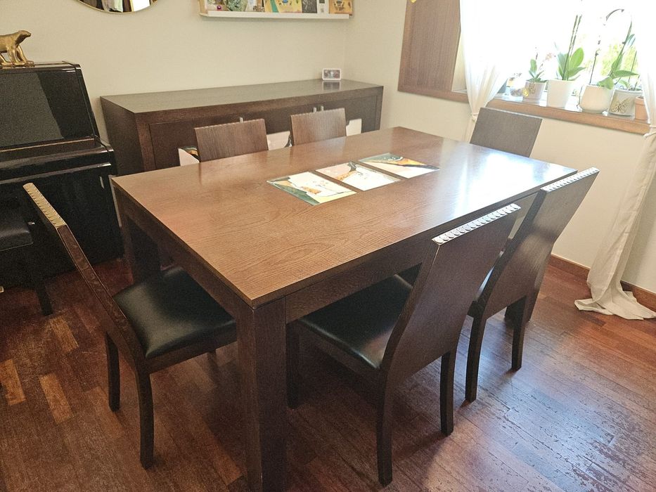 Mobiliário de sala (aparador, mesa, e cadeiras)