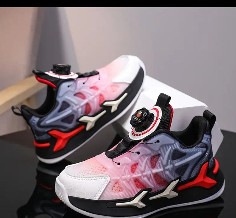 Obuwie sneakersy oddychające uniseks nowe rozmiar 34
Miękka skoray,