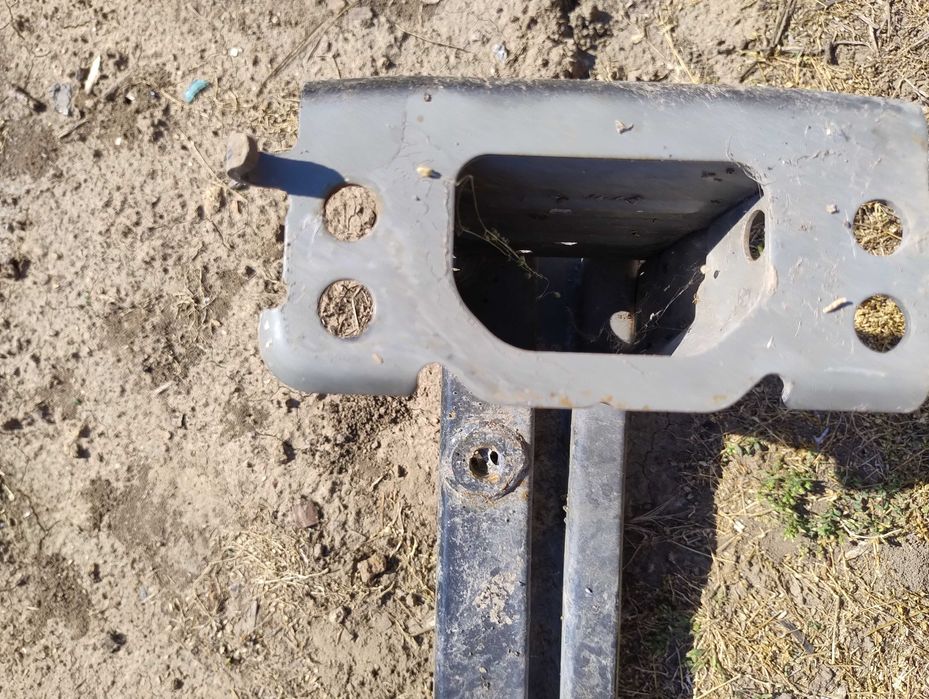 Toyota балка підвіски