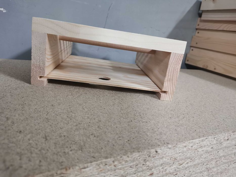 Siodełko dla gołębi do gołębnika