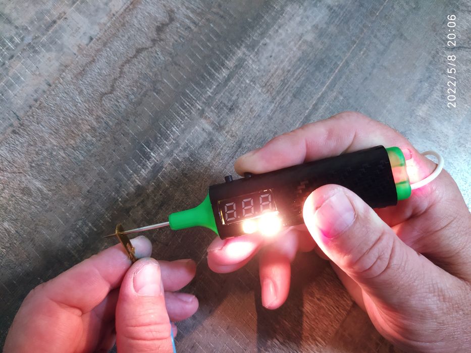 Индикатор напряжения, прозвонка, контролька с нагрузкой.