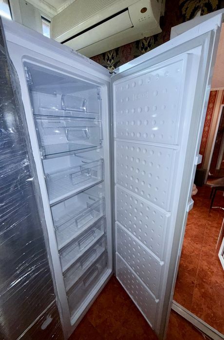 Морозильна камера Altus на 7 шухляд білого кольору (морозилка)