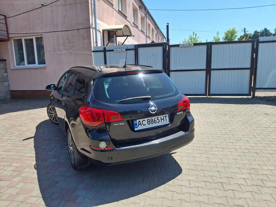 Продам Опель Астра J 2011р 1.3 дизель
