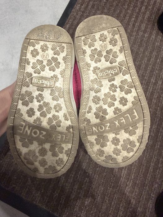 Кроссовки на девочку chicco