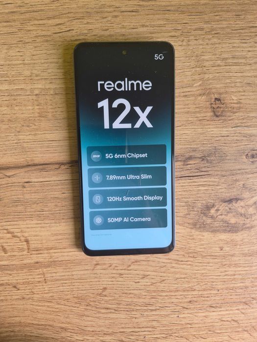 Atrapa telefonu realme 12x