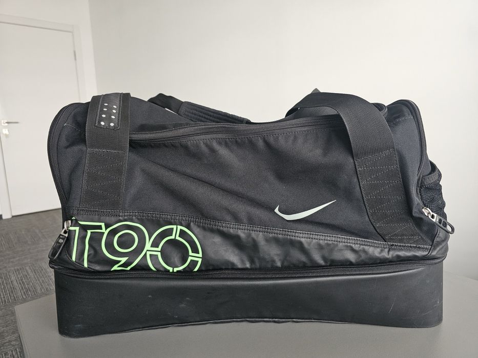 Спортивна сумка nike T90