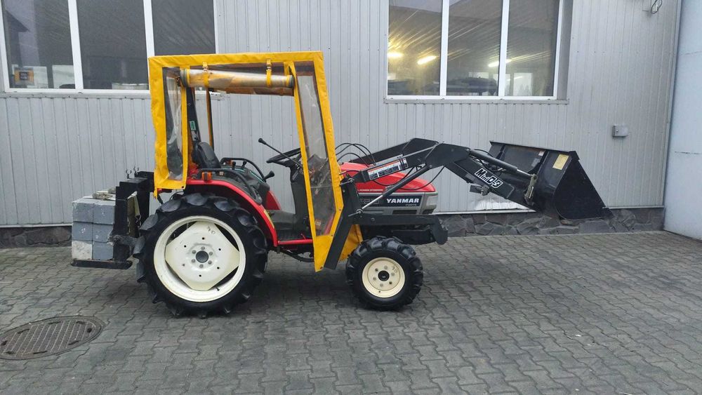 Japoński traktorek Yanmar F 210 TUR 4x4 21 KM Rewers Wspomaganie