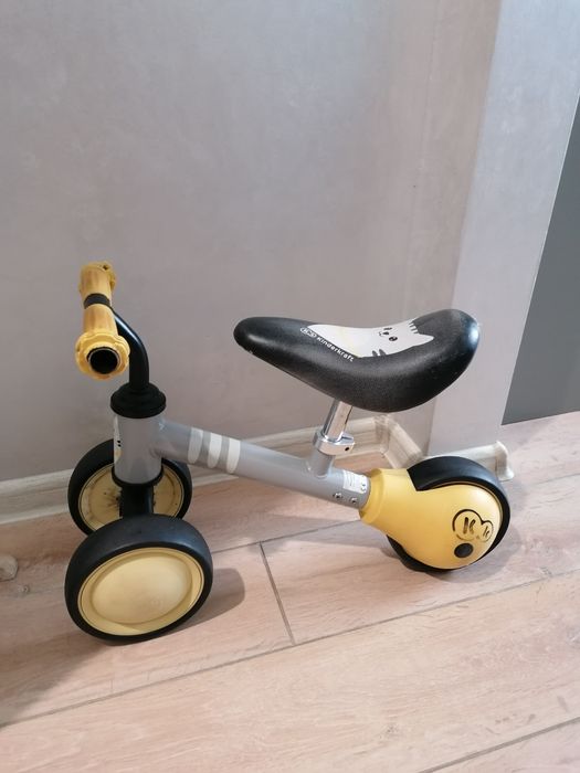 Біговел Kinderkraft для найменших дітей 1-2,5 роки