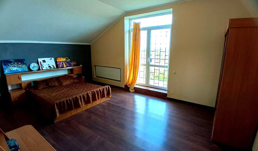 Добротній,жилий будинок біля лісу та недалеко від озера.с.Завалівка