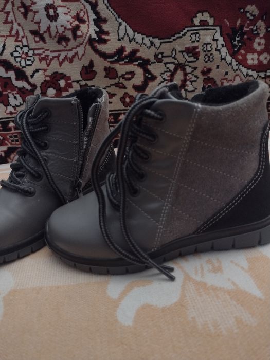 Продам взуття для дівчинки ортопедичні 28р