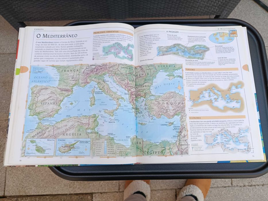 Livro "Atlas Universal", Texto Editora