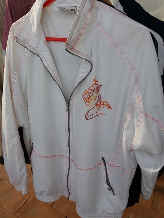 blusões casacos novos ténis malas  fones