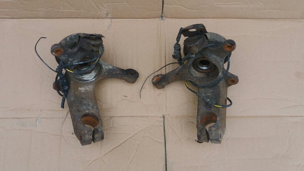 Цапфа ступицы стойка поворотный кулак Peugeot 107 Citroen C1 Aygo