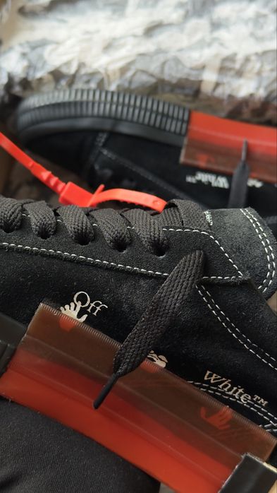 Off-White Low Vulcanized Black/White Suede EU38