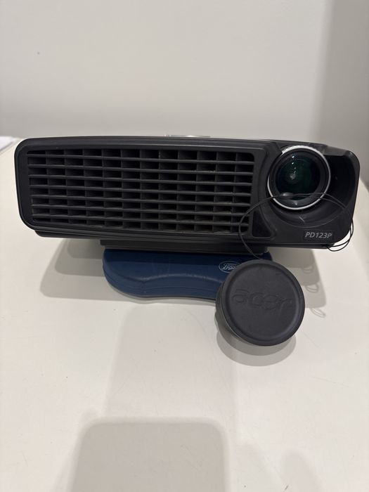 Projektor ACER prezentacje w firmie lub filmy w domu