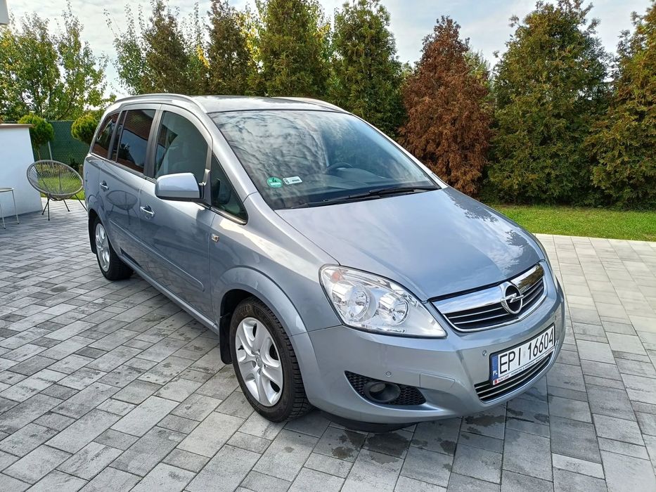 Opel Zafira zadbany, bezwypadkowy,wersja po liftingu 1.6 , 116 koni,7 osobowa