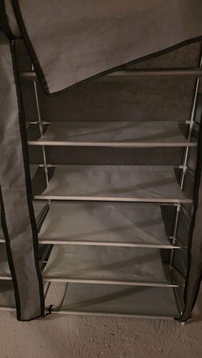 Materiałowy regał