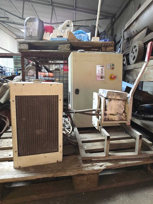 Piec indukcyjny tyglowy