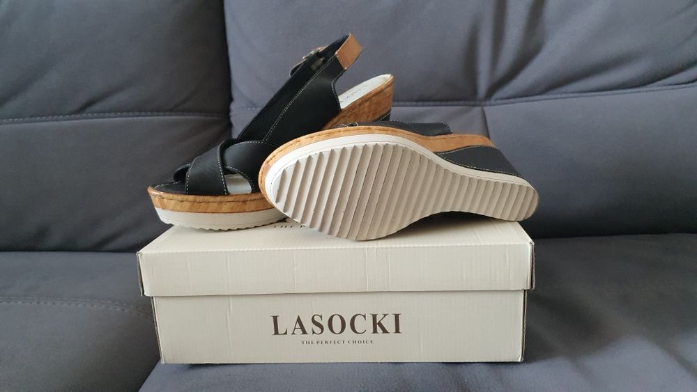 Sandały damskie Lasocki na koturnie