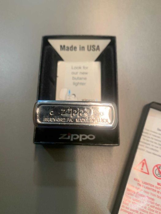 Isqueiro Zippo Genuíno, (à prova de vento) modelo clássico em acabamento cromado ou metálico