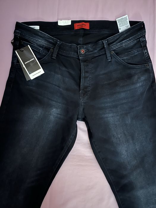 Wyprzedaż spodnie męskie Jack Jones.