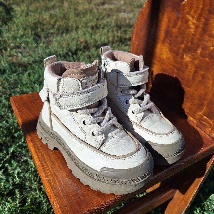 СРОЧНО! Ботинки деми на девочку,кожа,р.28(стелька 18 см)