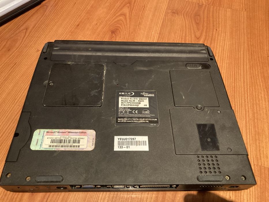 Computador Fugitsu siemens antigo para colecao