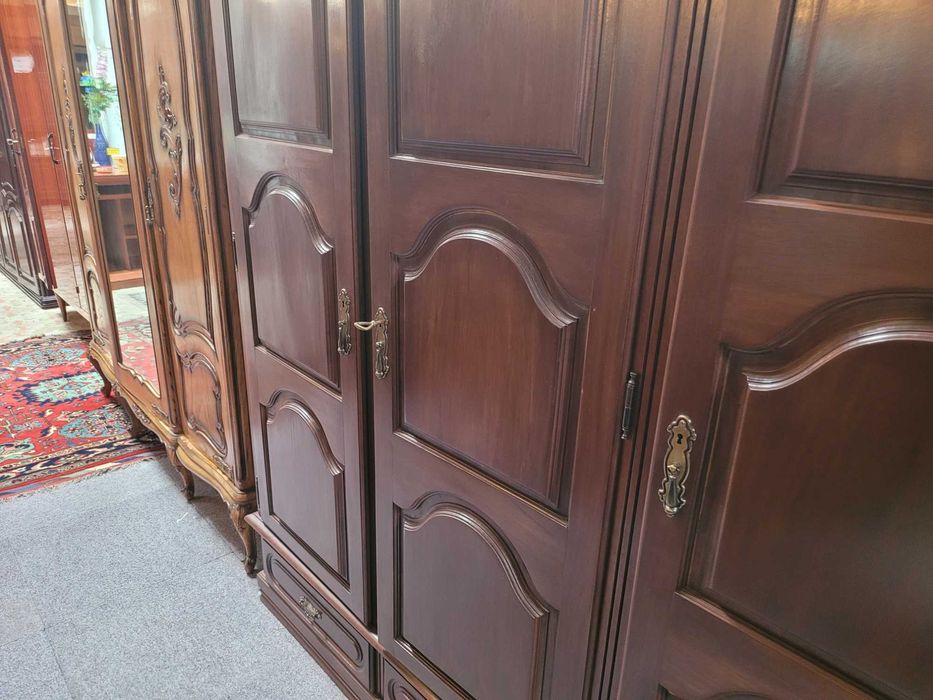 Three-Door Wardrobe – Good Overall Condition with Key and Mirror64584263052803121