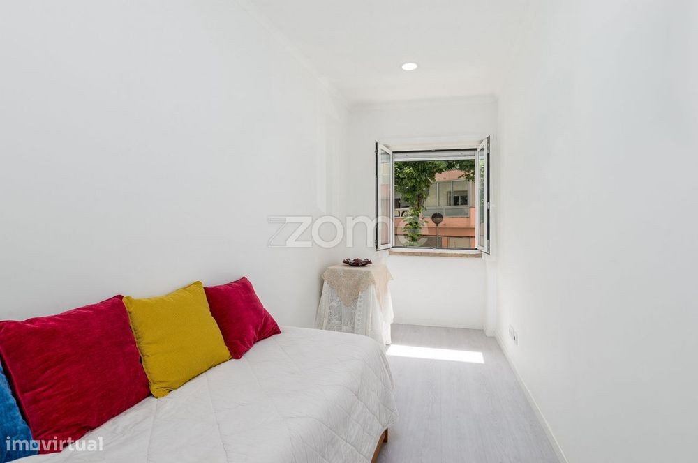 T2 Renovado | Buraca | Pronto a Habitar