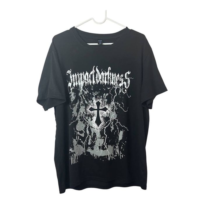 Black tee.