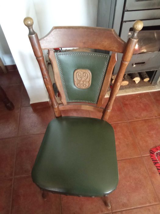 Mesa de jantar com 4 cadeiras